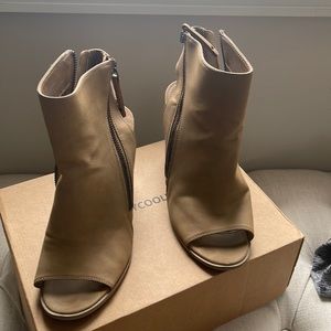 Comfortable stylish open toe boots